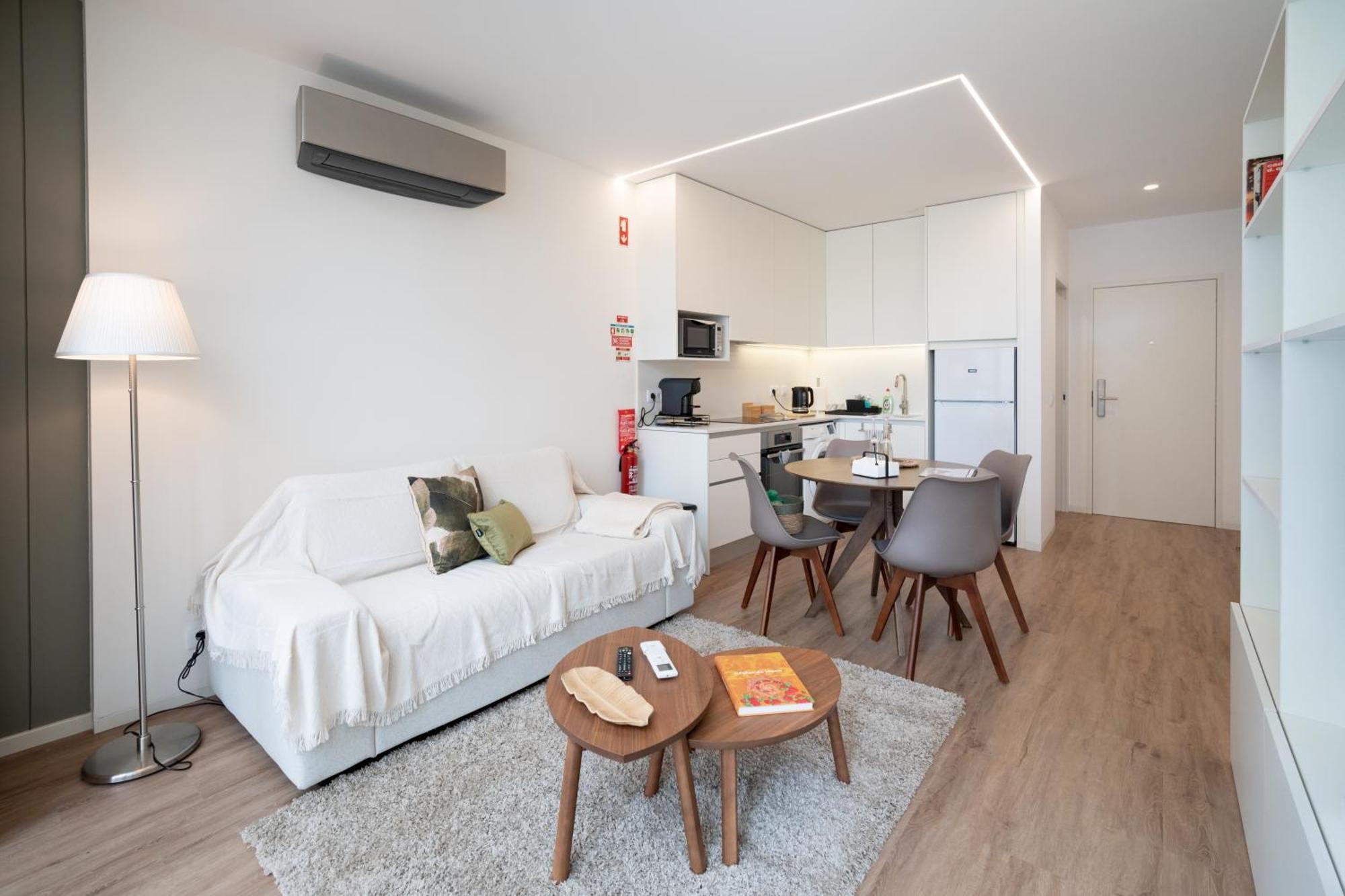 Mam Heat Apartments - Viana City Centre Виана до Кастело Екстериор снимка